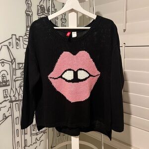 H&M Oversized Open Knit Sweater Black Pink Lips Graphic High Low Hem